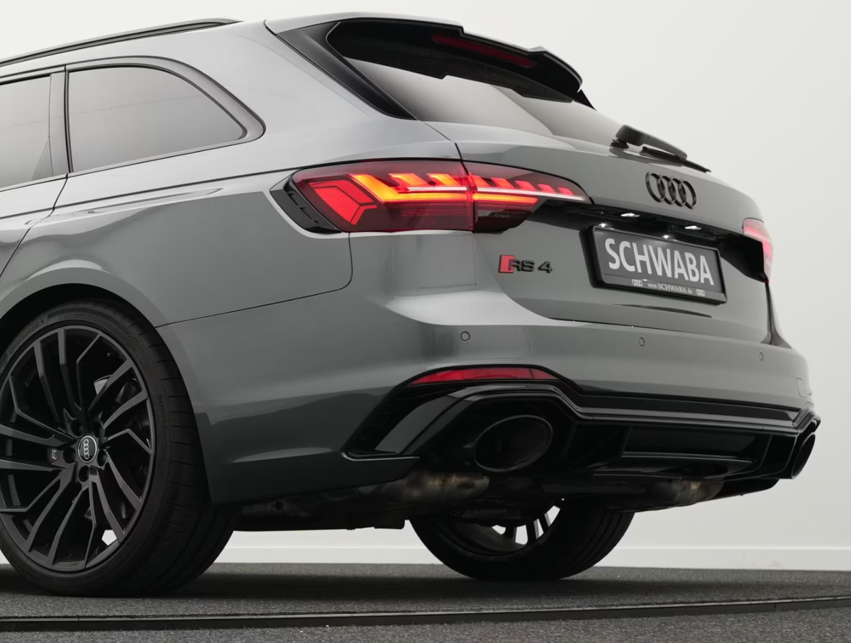 Audi RS4 Avant 2.9 V6 TFSI 450ch quattro tiptronic 8/Attelage/Gris daytona nacré