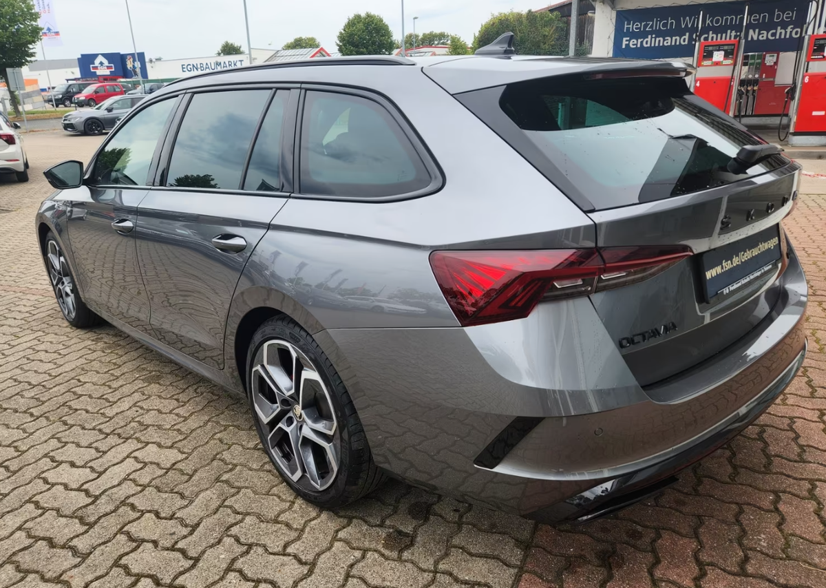 Skoda Octavia Combi IV 2.0 TDI 200ch RS 4x4 DSG7 Attelage