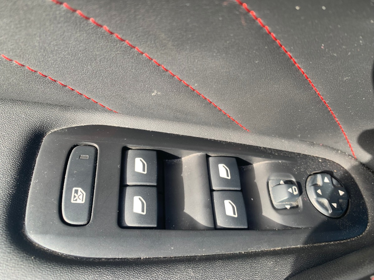 Peugeot 308 130 ch | GT Line | Toit panoramique | Apple car play | Avertisseur angles morts | Radars