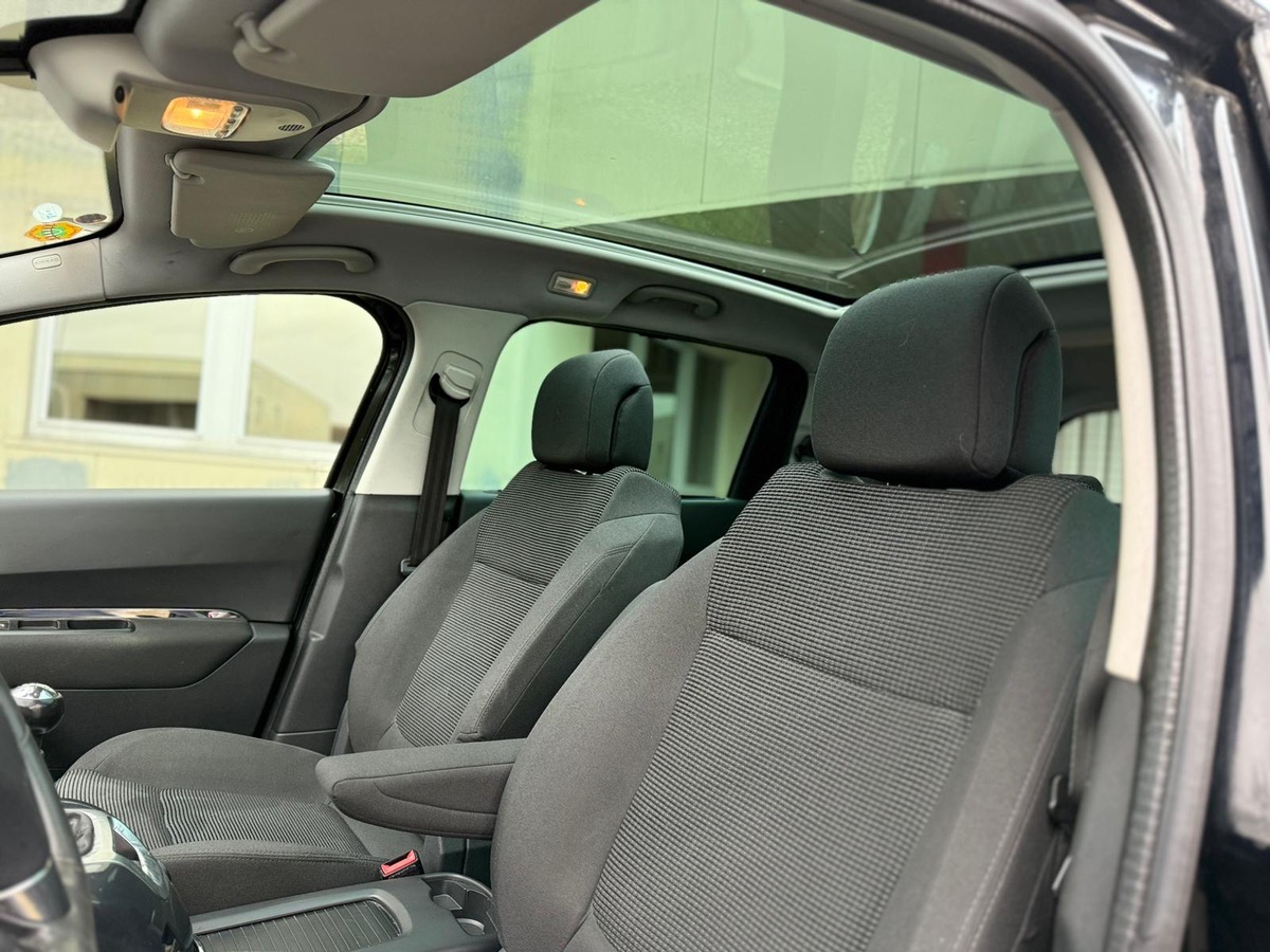 Peugeot 5008 1.6 HDI 115 CV style 7 places 1er main 4X CBLeu