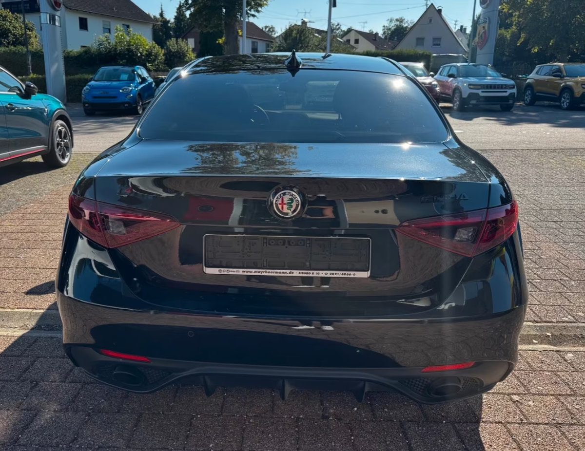 Alfa Romeo Giulia 2.0 TB 280ch Estrema Q4 AT8 Toit ouvrant Harman-Kardon