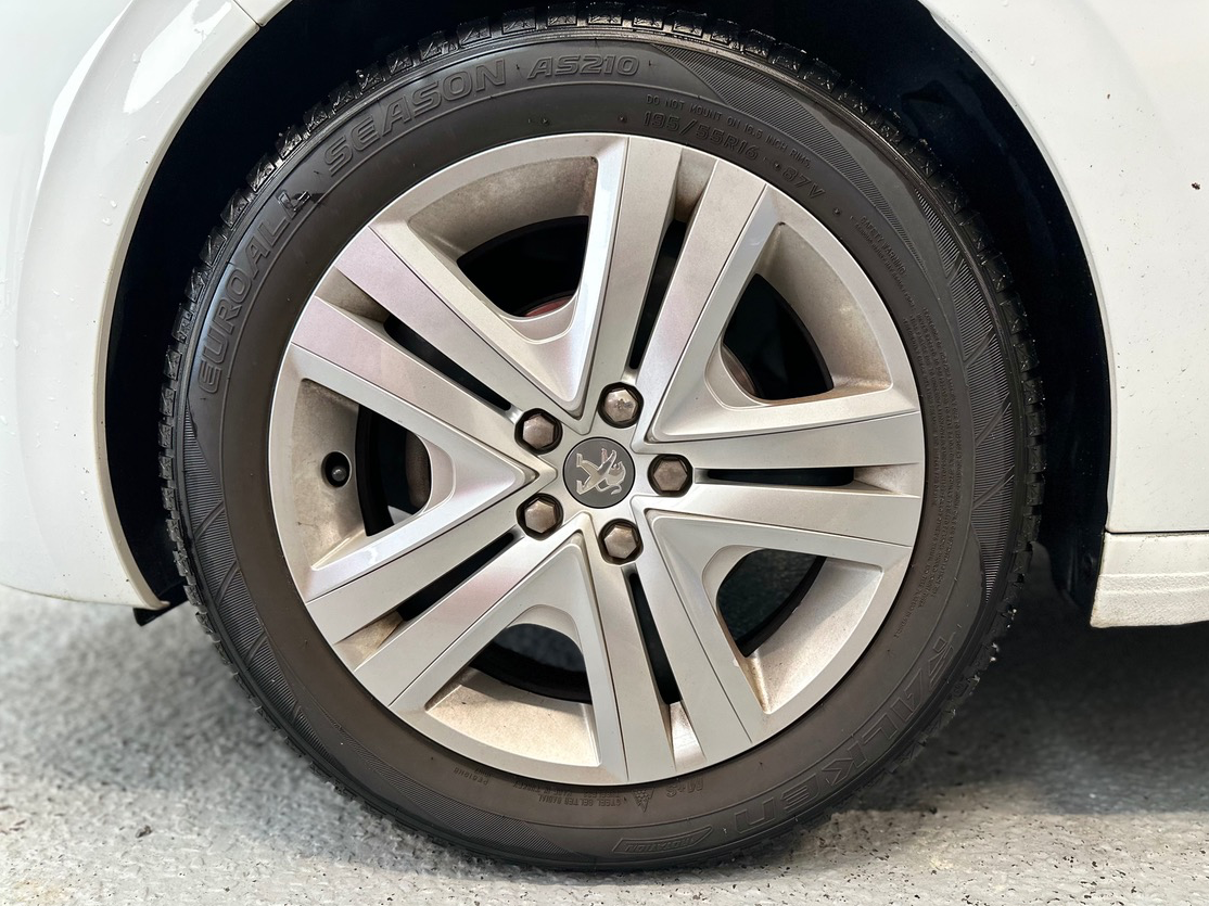 Peugeot 208 1.2 PURETECH 82cv STYLE 5P