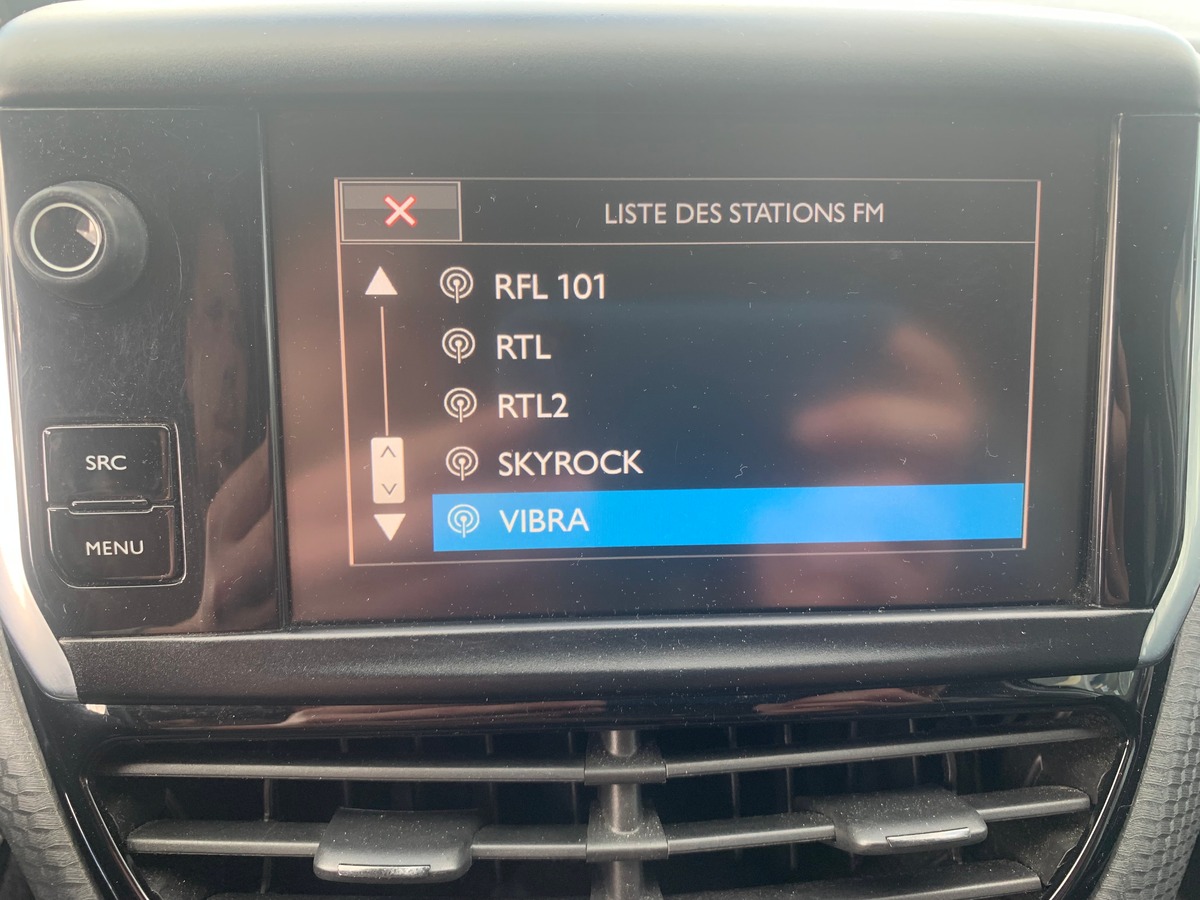 Peugeot 2008 100 ch | Style | Régulateur de vitesse | GPS | Bluetooth | Radar arriére | Barres toit