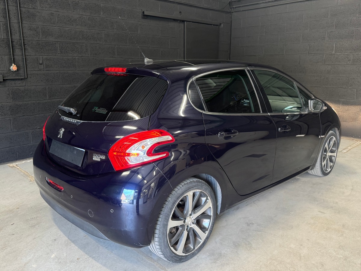 Peugeot 208 Feline / Toit Panoramique