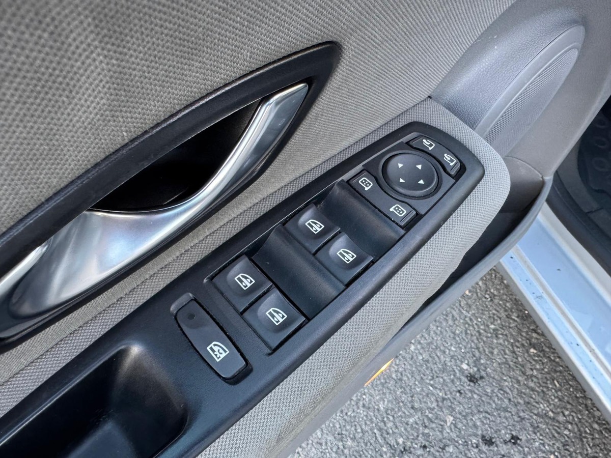 RENAULT Megane III 1.6 E85 (Flexfuel) 110cv Carminat Tom Tom  - Garantie