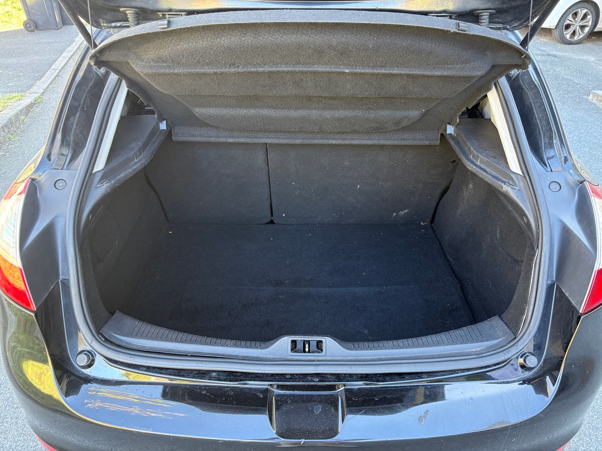 RENAULT Megane III - 1.9DCI 130CH - CARMINAT TOMTOM