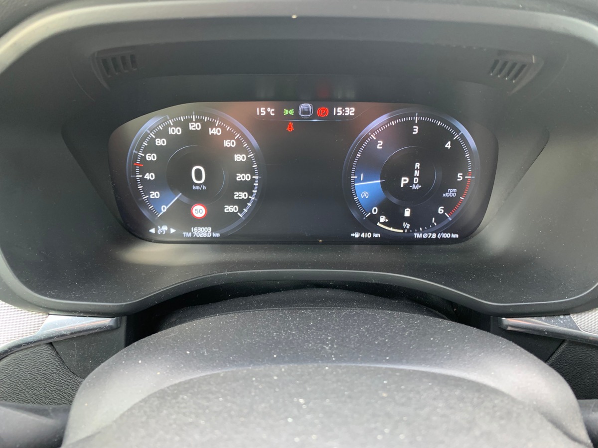 Volvo XC60 197 ch | R-design | Châssis Sport | Jantes Alu 21'' | Sièges Sport | Coffre électrique