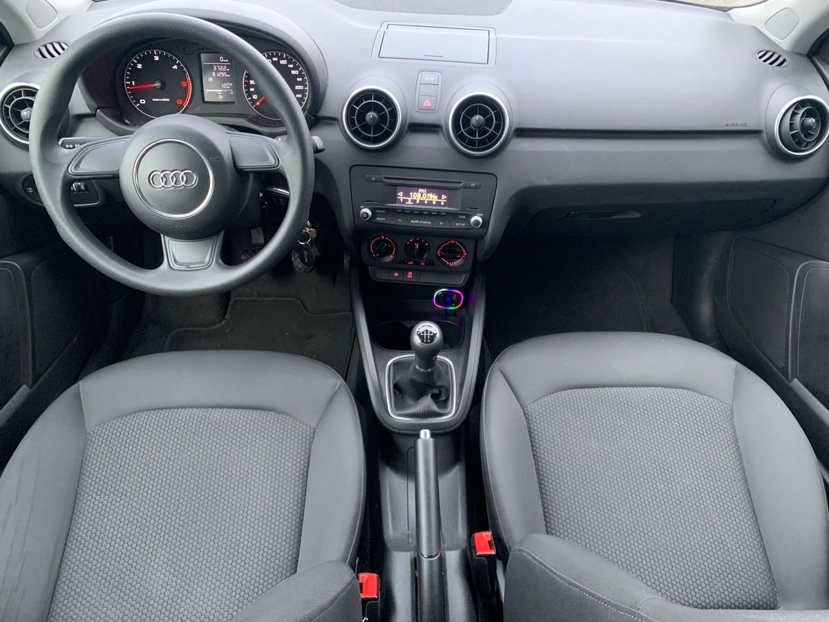 Audi A1 105 ch | Attraction | Climatisation | Radio cd | Jantes alu 16''| Volant cuir | Radar recul