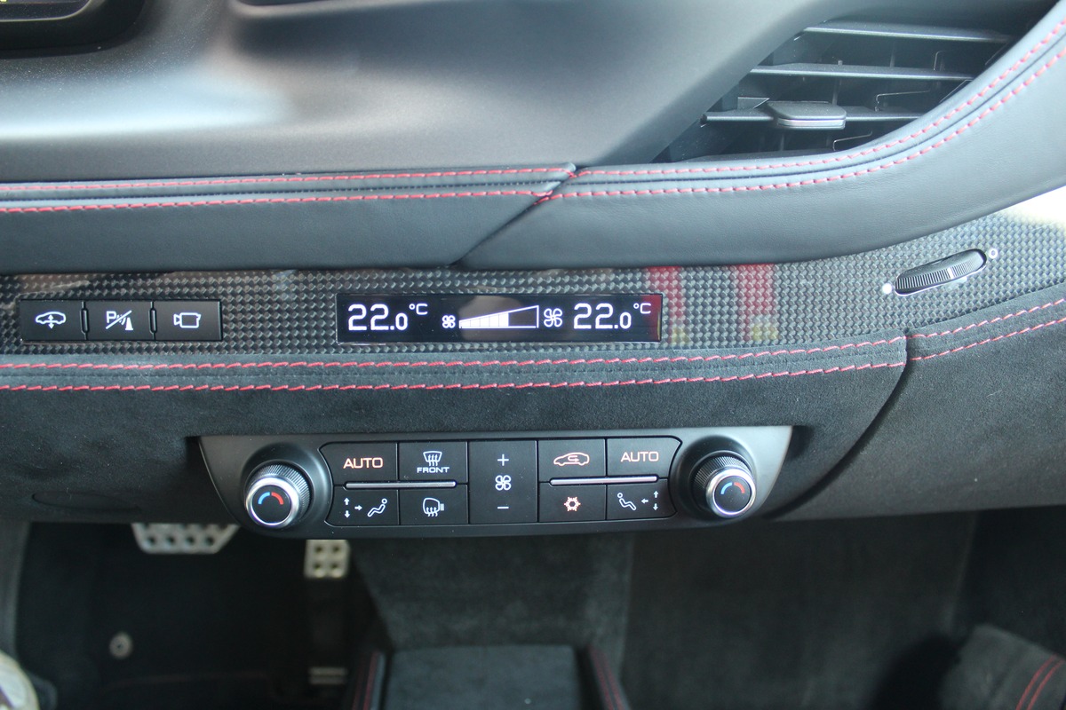 Ferrari F8 Tributo COUPE 3.9 DCT V8 BiTurbo 720 ch 1ère MAIN  ROSSO SCUDERIA - ORIGINE FRANCE