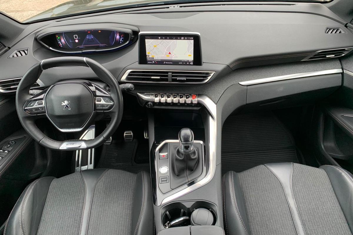 Peugeot 3008 II 1.2 PURETECH 130 S&S GT LINE BV6 b