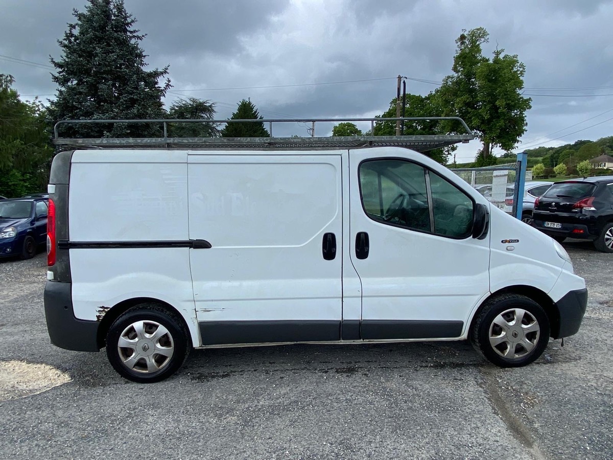 RENAULT Trafic 2.0 dci a chaîne extra  1ere main  TVA RÉCUPÉRABLE