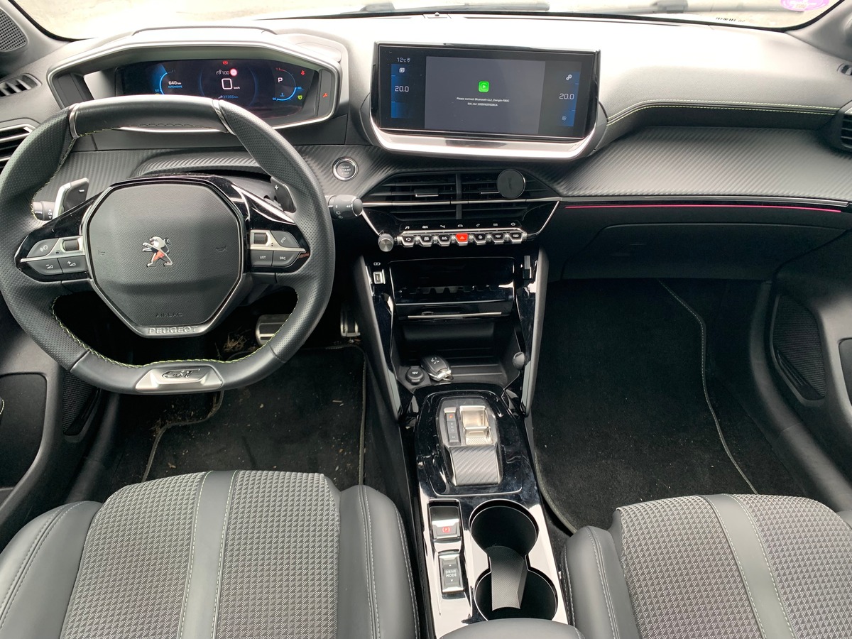 Peugeot 208 130 | GT | Toit panoramique | Caméra recul | Avertisseur angles morts | Apple car play