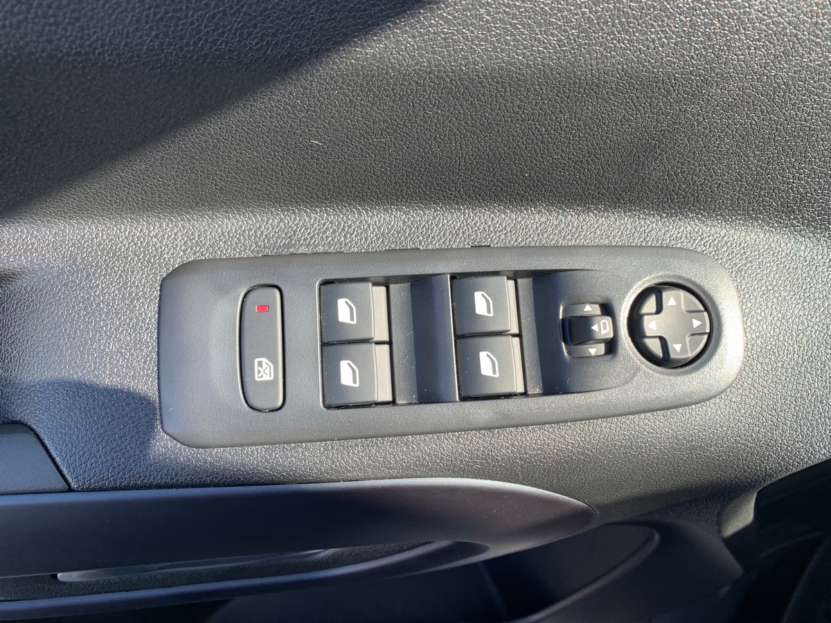 Peugeot Rifter 102 ch | Allure | 7 places | GPS | Roue de secours | Radar de stationnement arriére