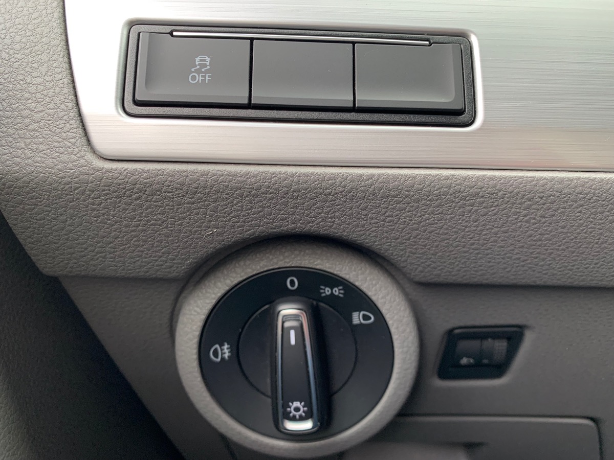 Volkswagen California 150 | COAST | Premiére Main | Attelage | Rallonge lit | Pneus Toutes Saisons