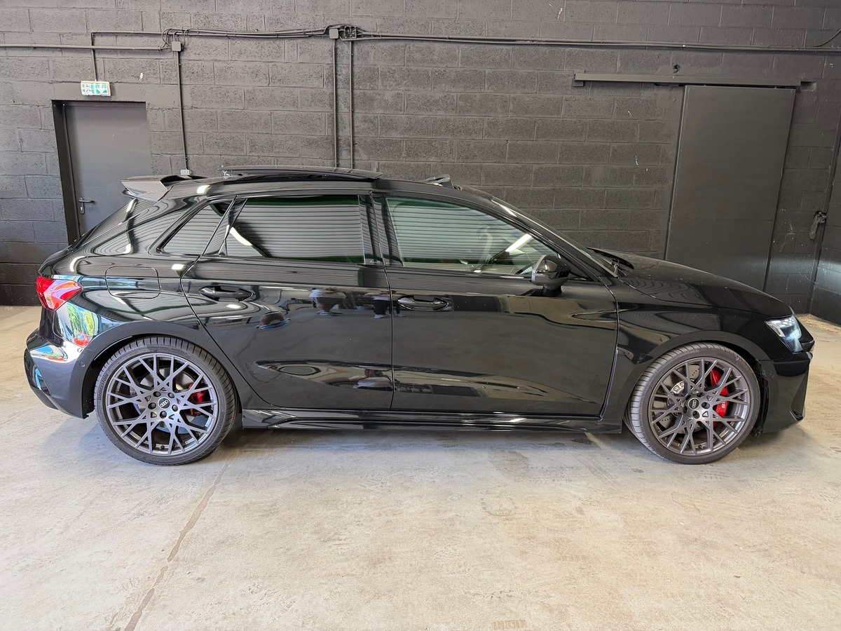 Audi RS3 Sportback 8Y2 Facelift 2.5 TFSI 400ch Quattro BAQUETS CARBONE / TOIT OUVRANT / SONOS 3D