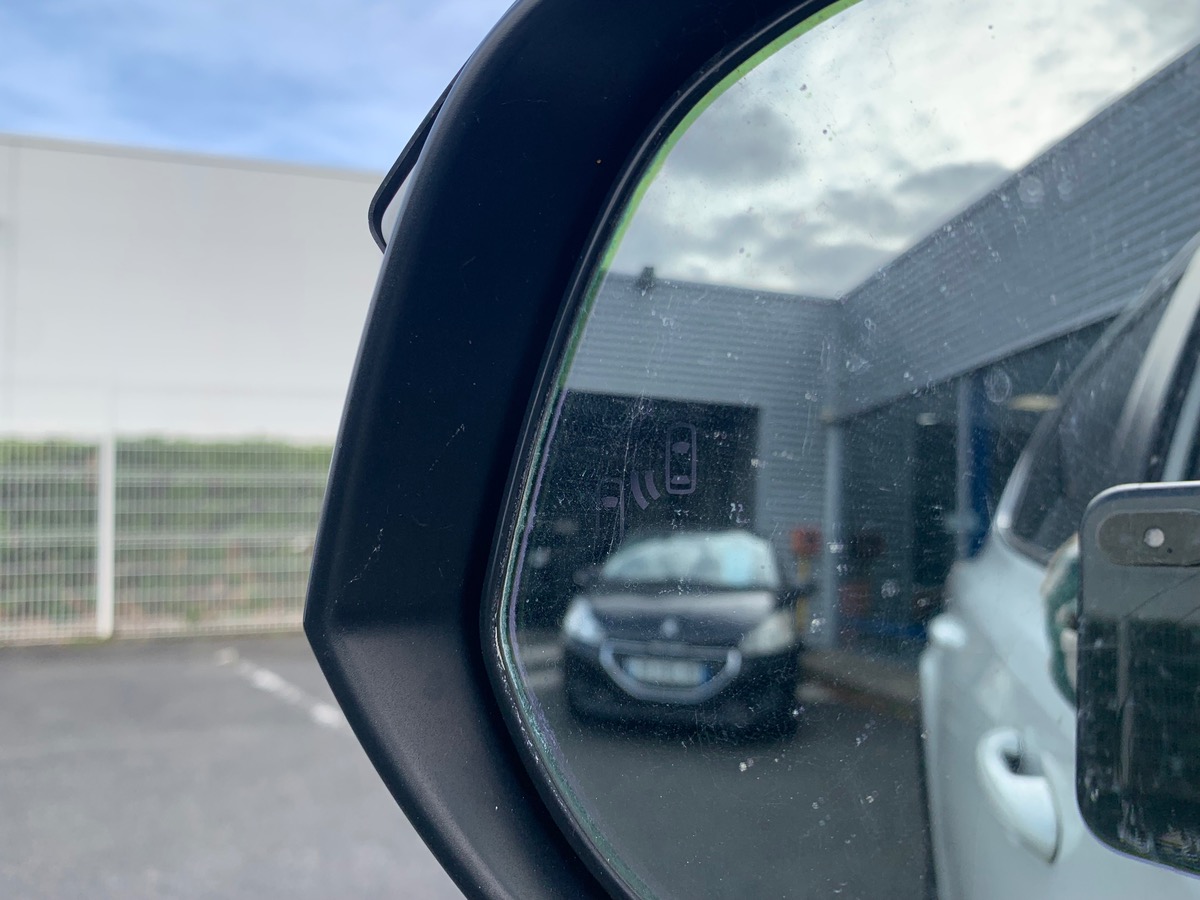 Toyota RAV4 143 | DESIGN | D-4D | 2WD | GPS | Caméra recul | Sièges avant sport | Régulateur vitesse