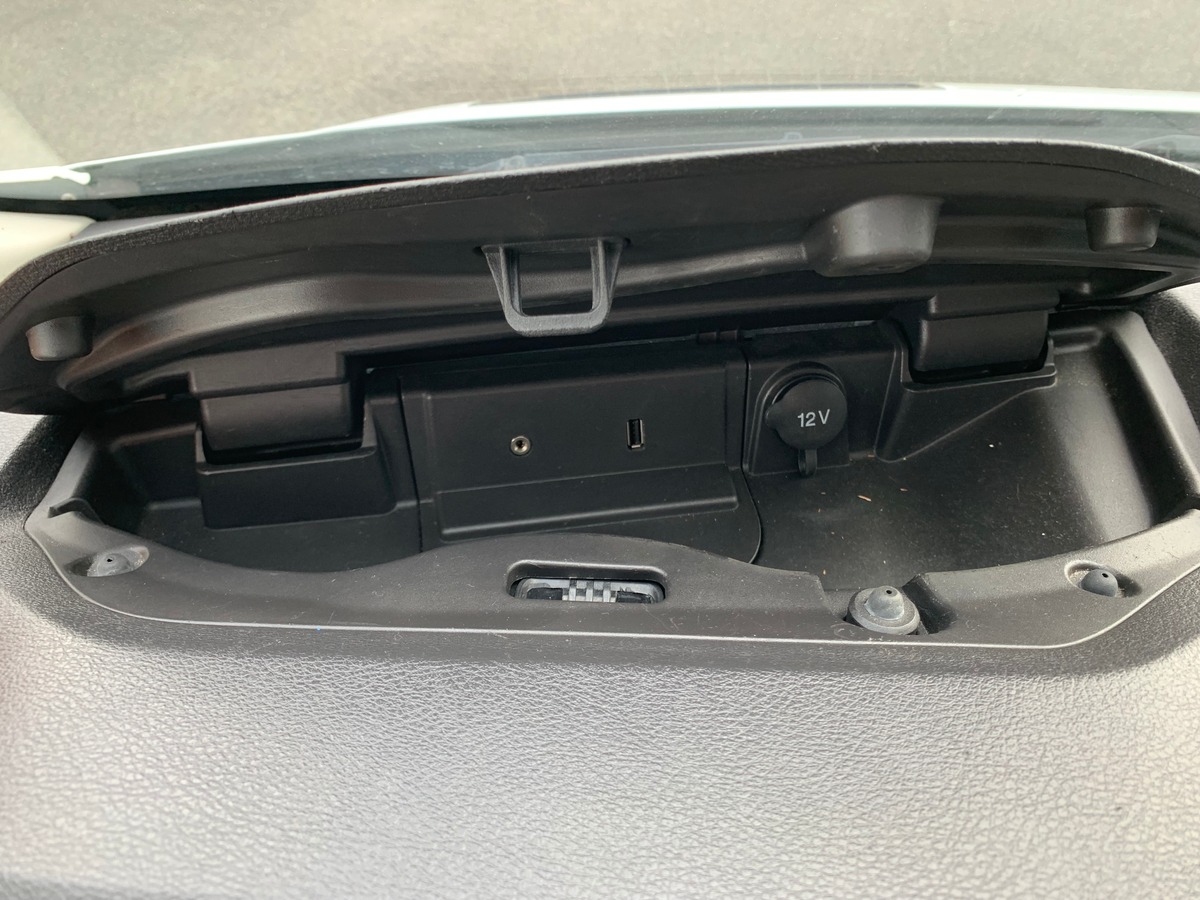 Ford TRANSIT 130 ch | Attelage | Régulateur de vitesse | Bluetooth | Plancher bois et latérale