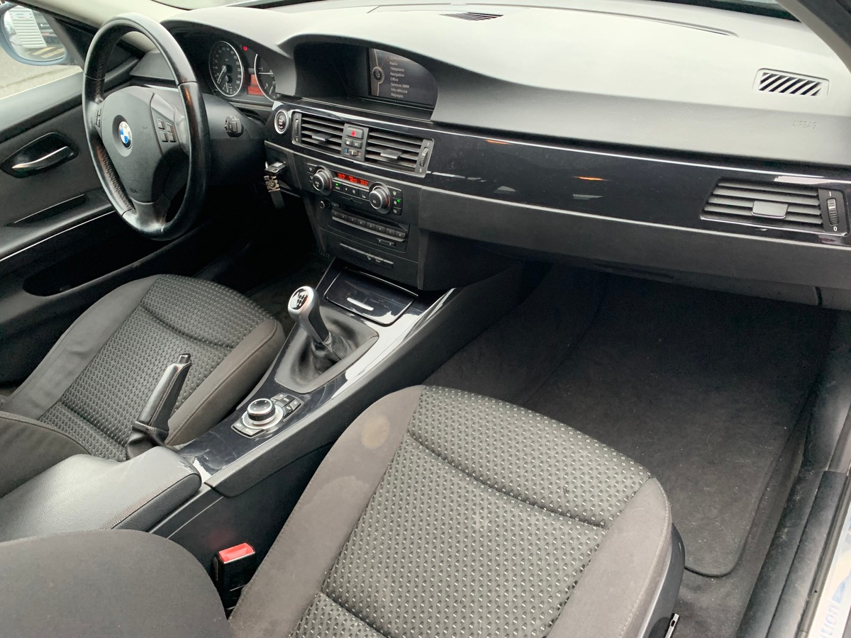 Bmw Série 3 Touring 184 ch | GPS | Radar de recul | Climatisation Auto | Jantes Alu 17"| Attelage