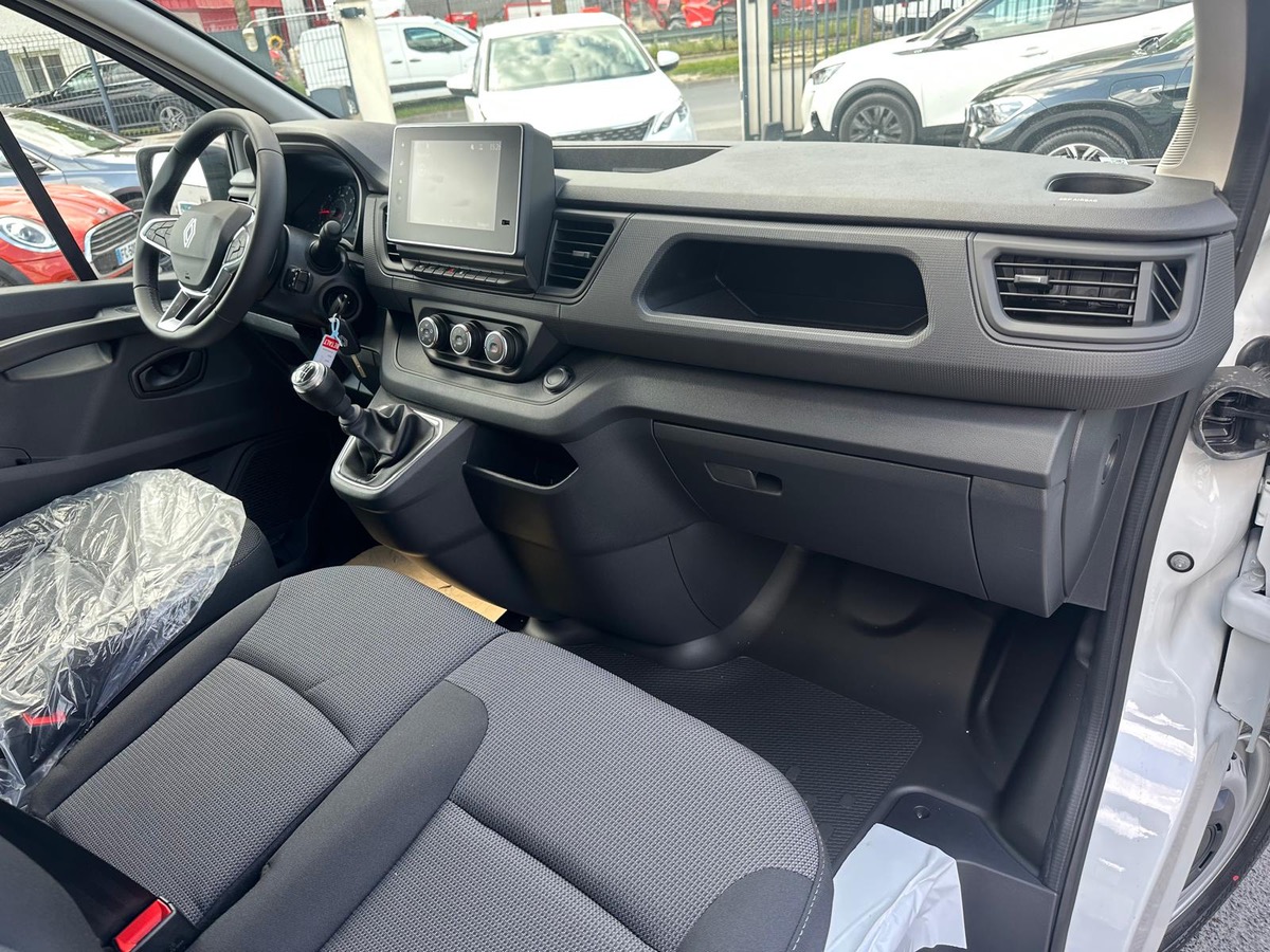 RENAULT Trafic L2H1 2.3 DCI 130CH GRAND CONFORT + ATTELAGE