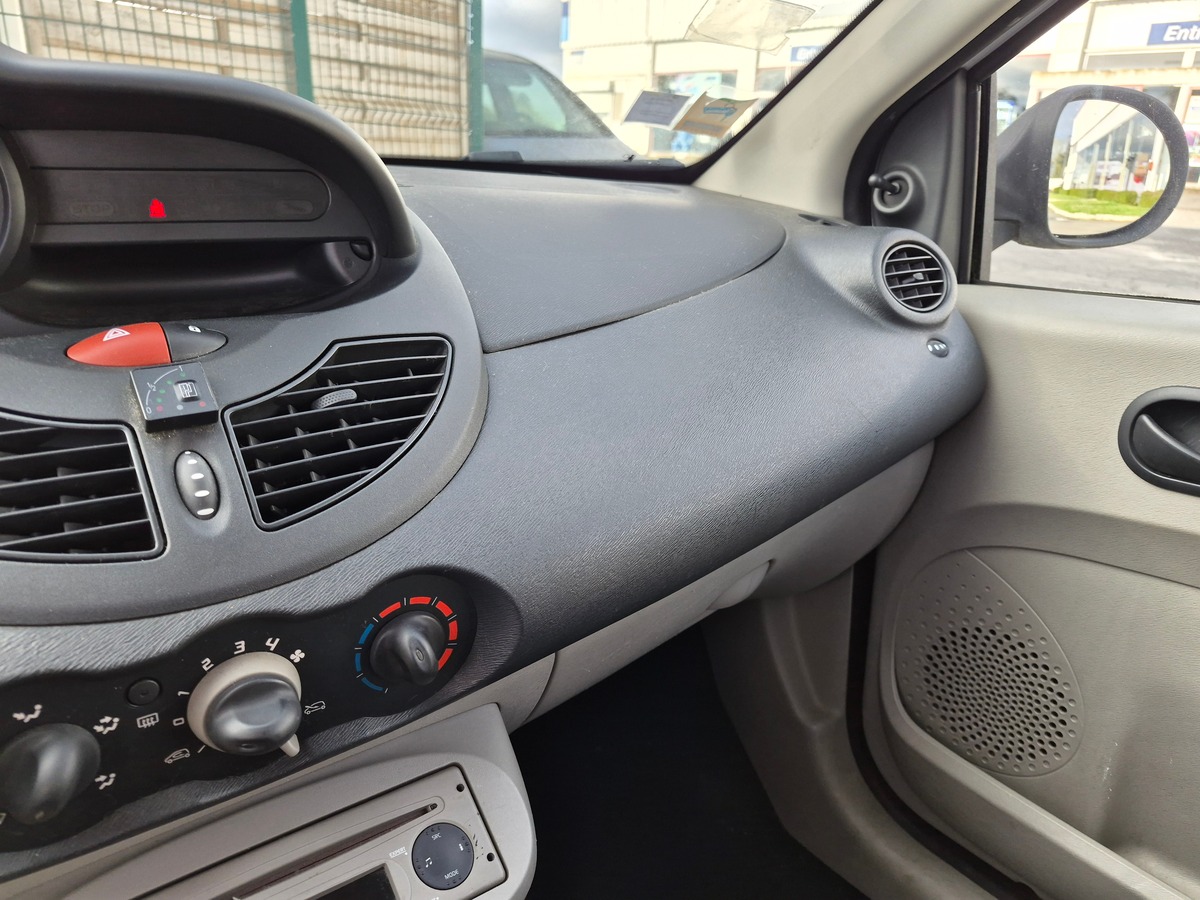RENAULT Twingo II 1.2 60