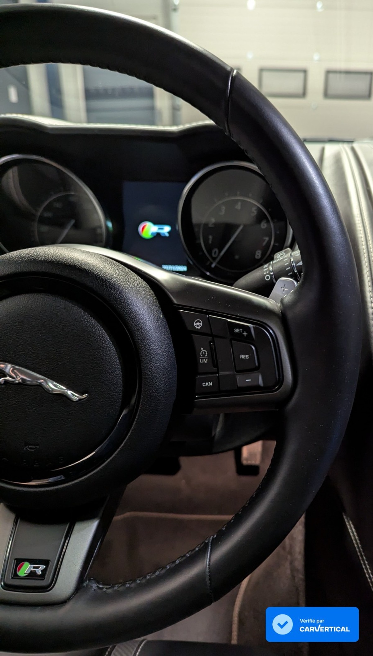 Jaguar F-TYPE R V8 5L BVA8 AWD 550 ch