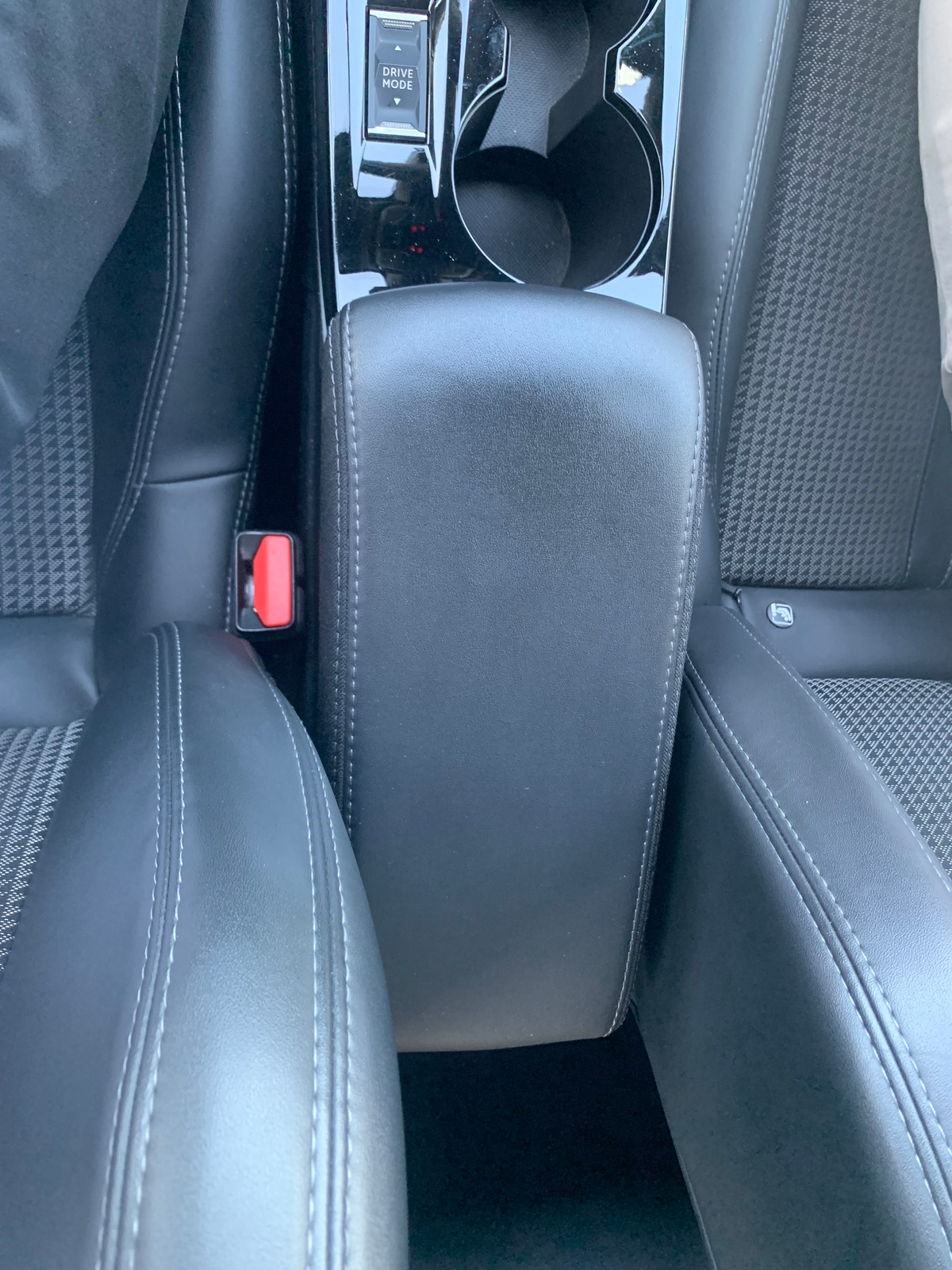 Peugeot 208 100 chevaux | GT | Apple car Play Android Auto | Caméra de recul | Régulateur vitesse
