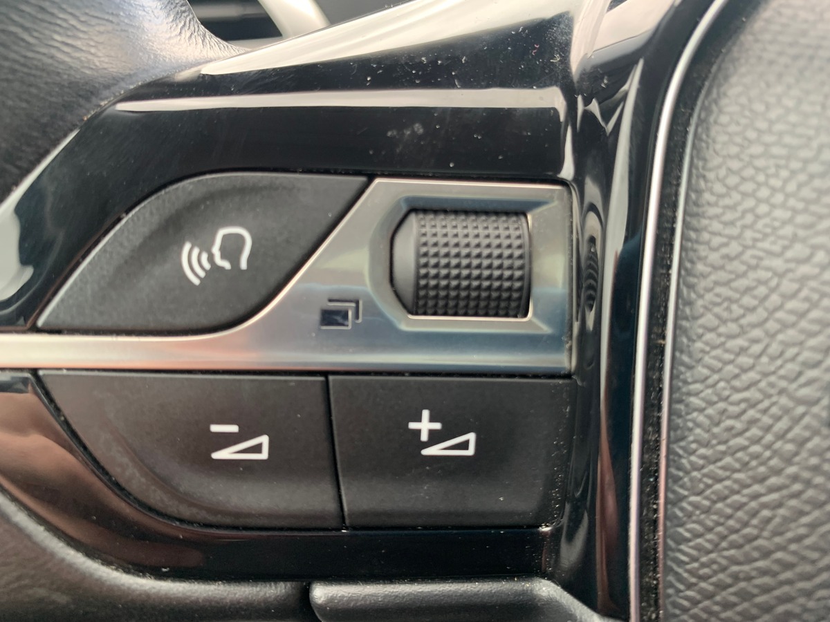 Peugeot 3008 130 ch | Allure | Toit ouvrant panoramique | Caméra recul | Attelage | Apple car play