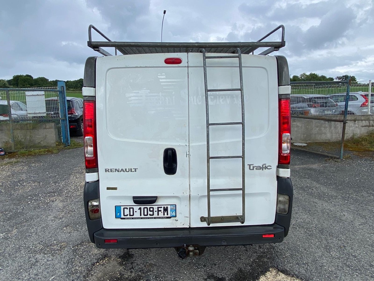 RENAULT Trafic 2.0 dci a chaîne extra  1ere main  TVA RÉCUPÉRABLE