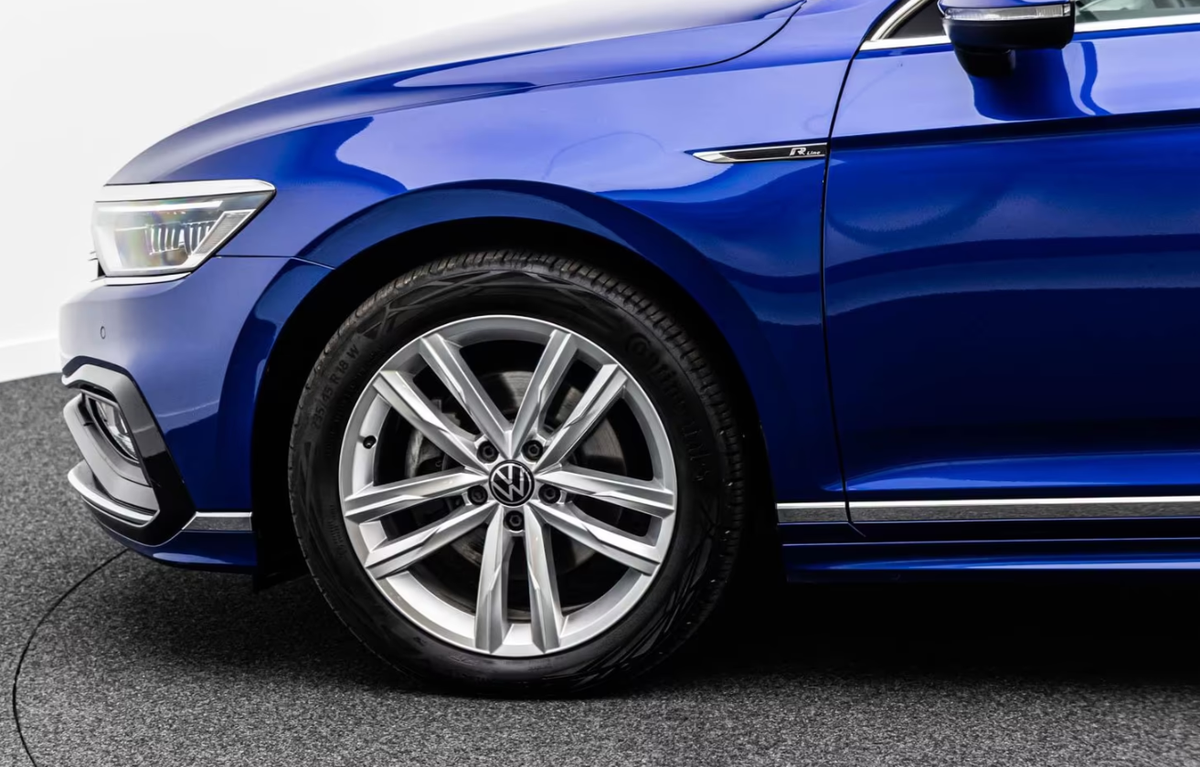 Volkswagen Passat SW VIII 2.0 TDI EVO 200ch R-Line 4Motion DSG7 Bleu Lapiz Attelage