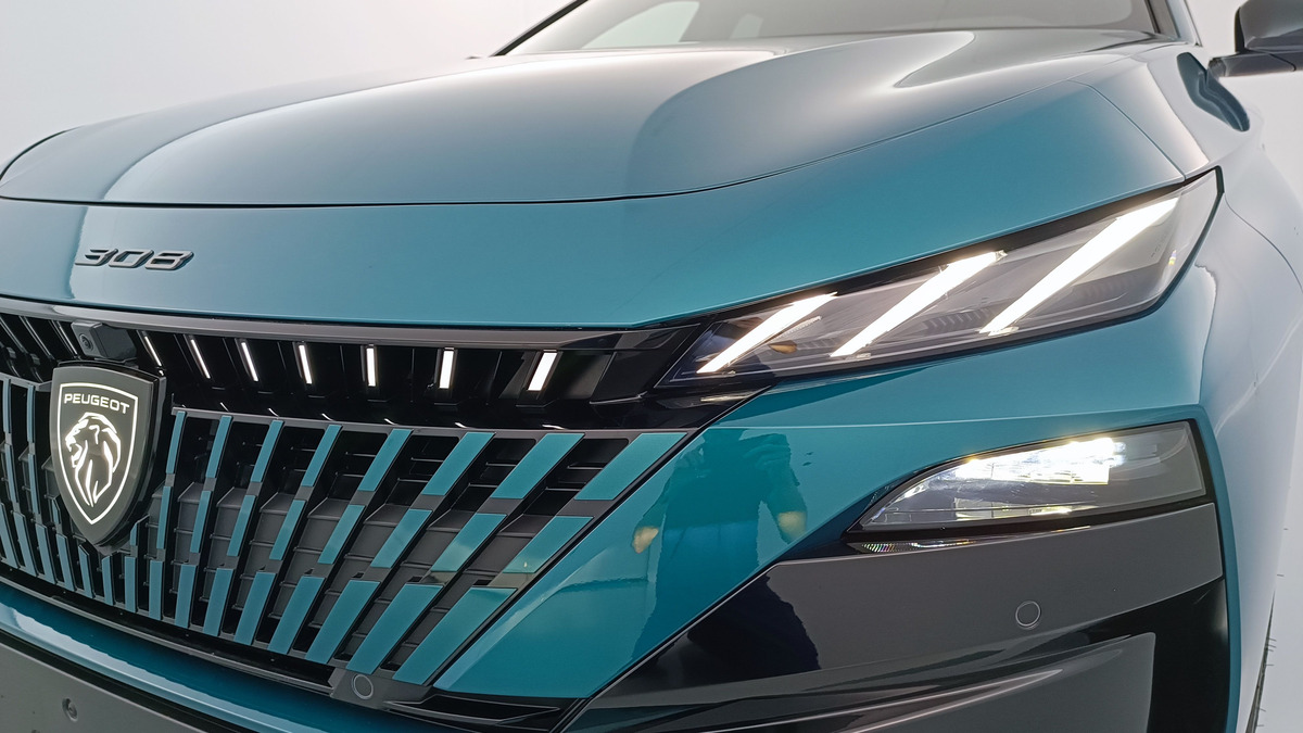 Peugeot 308 III(2) 1.2 Hybrid 145 ch | GT Exclusive e-DCS6 | Caméra 360° | PLUSIEURS COLORIS