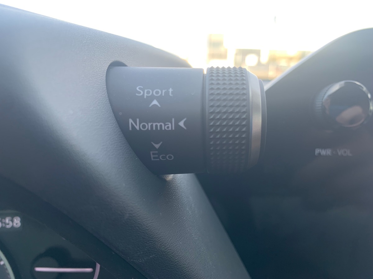 Lexus UX 250 | 185 ch | Luxe Techno | Contrôle angles morts | Caméra recul | Hayon électrique