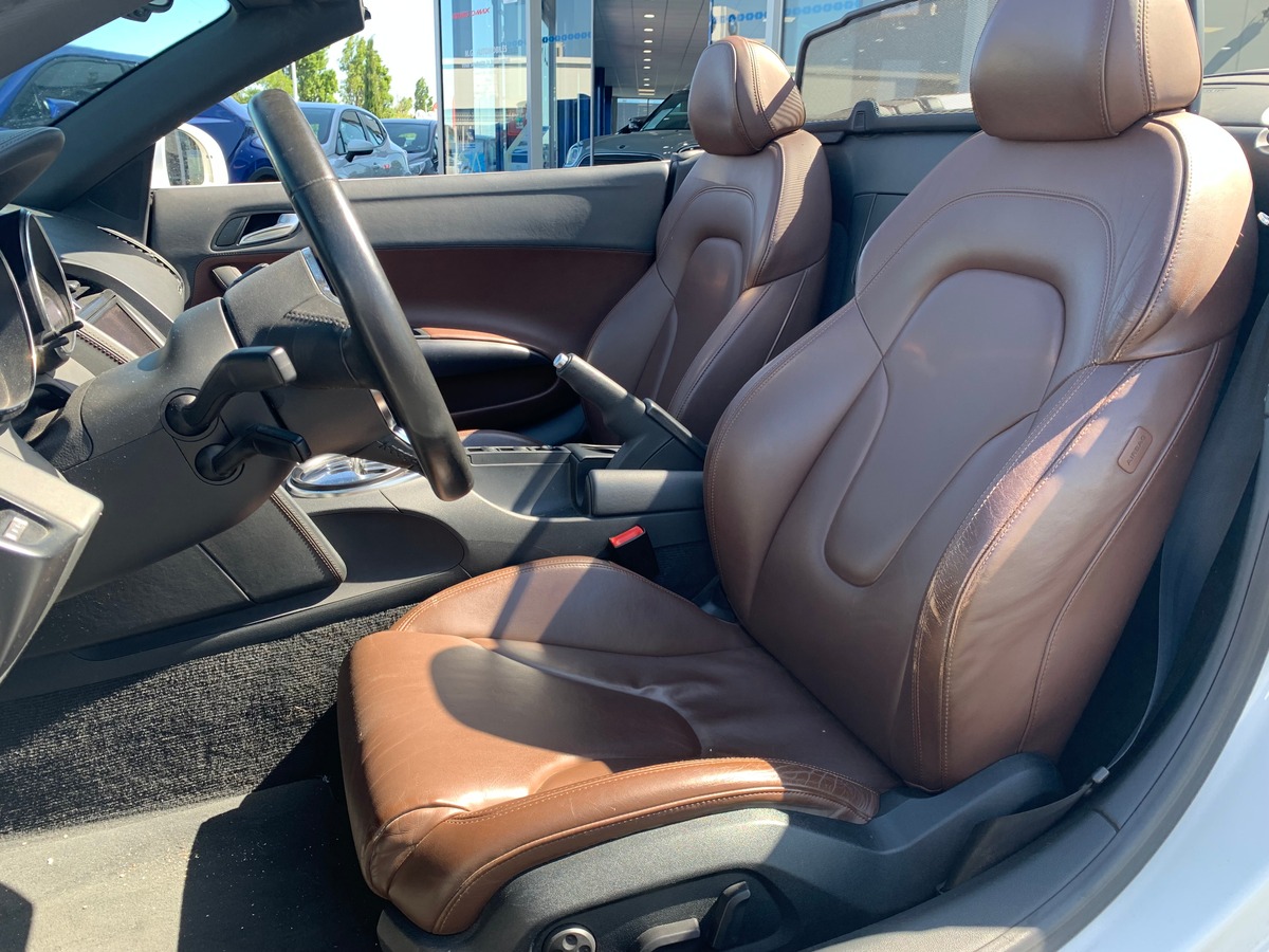 Audi R8 SPYDER 430 CHEVAUX | Siéges chauffants | Sellerie cuir Nappa Brun | Boîte manuelle trés rare