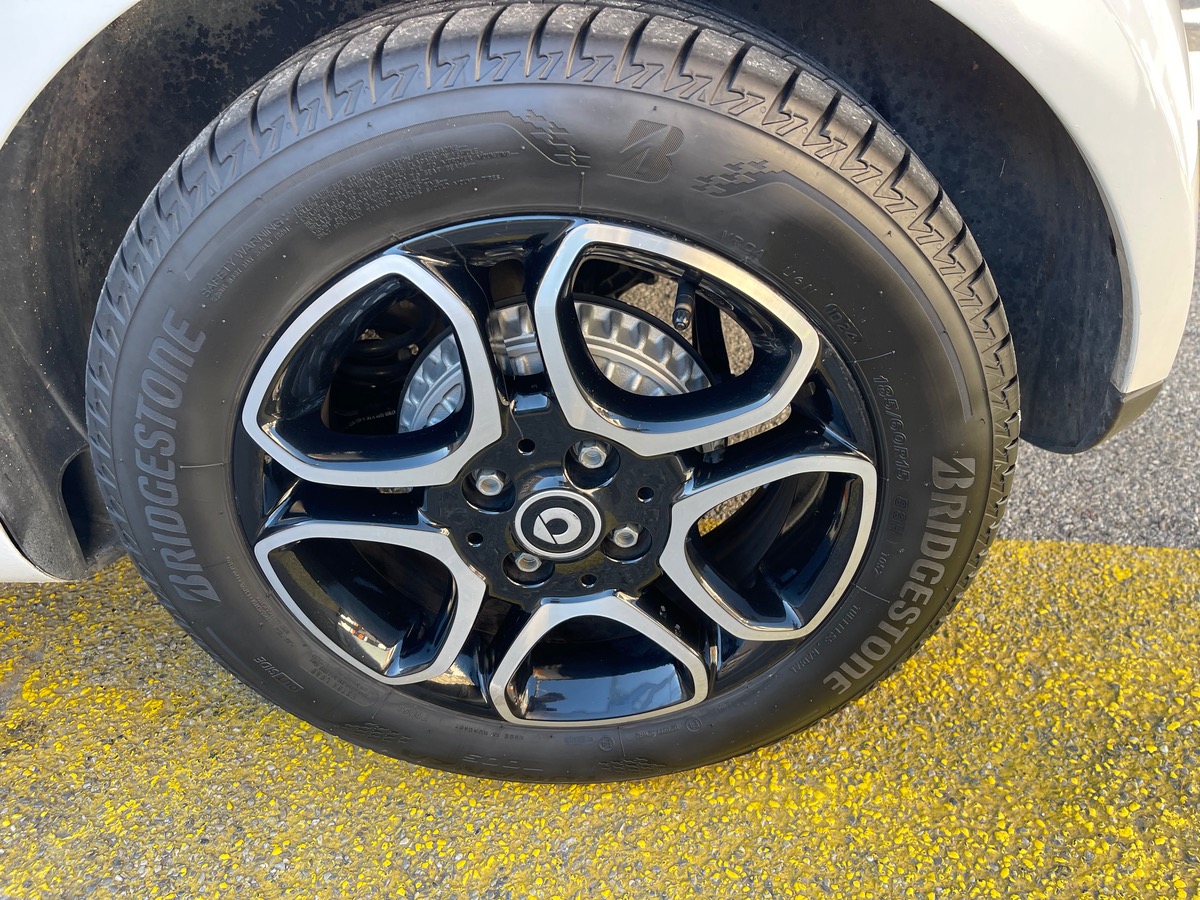 Smart FORTWO Cabriolet 90 CV / Caméra de recul / GPS / Jantes / KM Réel