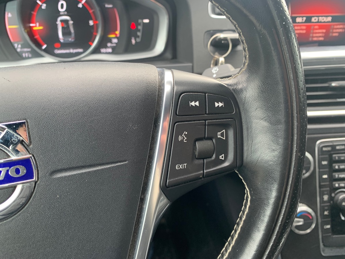 Volvo S60 150 ch | R-design | Attelage amovible | Régulateur vitesse | Radar stationnement arriére