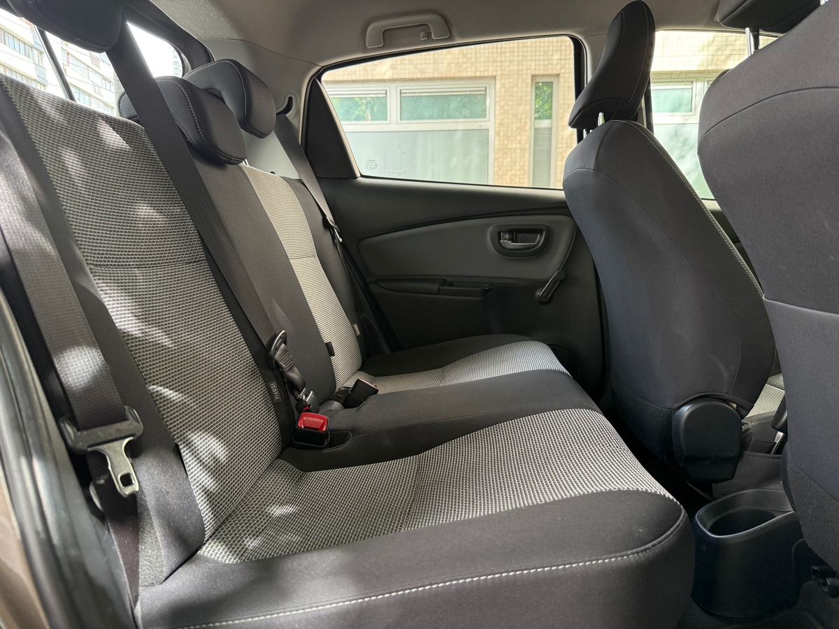 Toyota Yaris III Dynamic Business E-CVT 100h