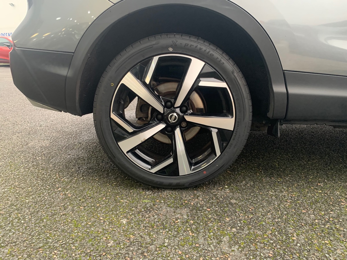 Nissan Qashqai 130 ch | Tekna | Toit Panoramique | Caméra 360° | GPS | Attelage | Barres de Toit
