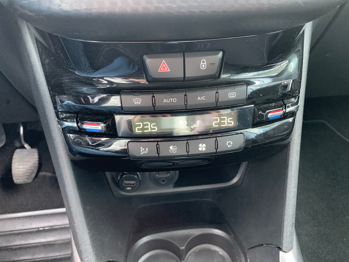 Peugeot 2008 82 ch | Active | Apple car play Android auto | Régulateur de vitesse | Pack Urbain