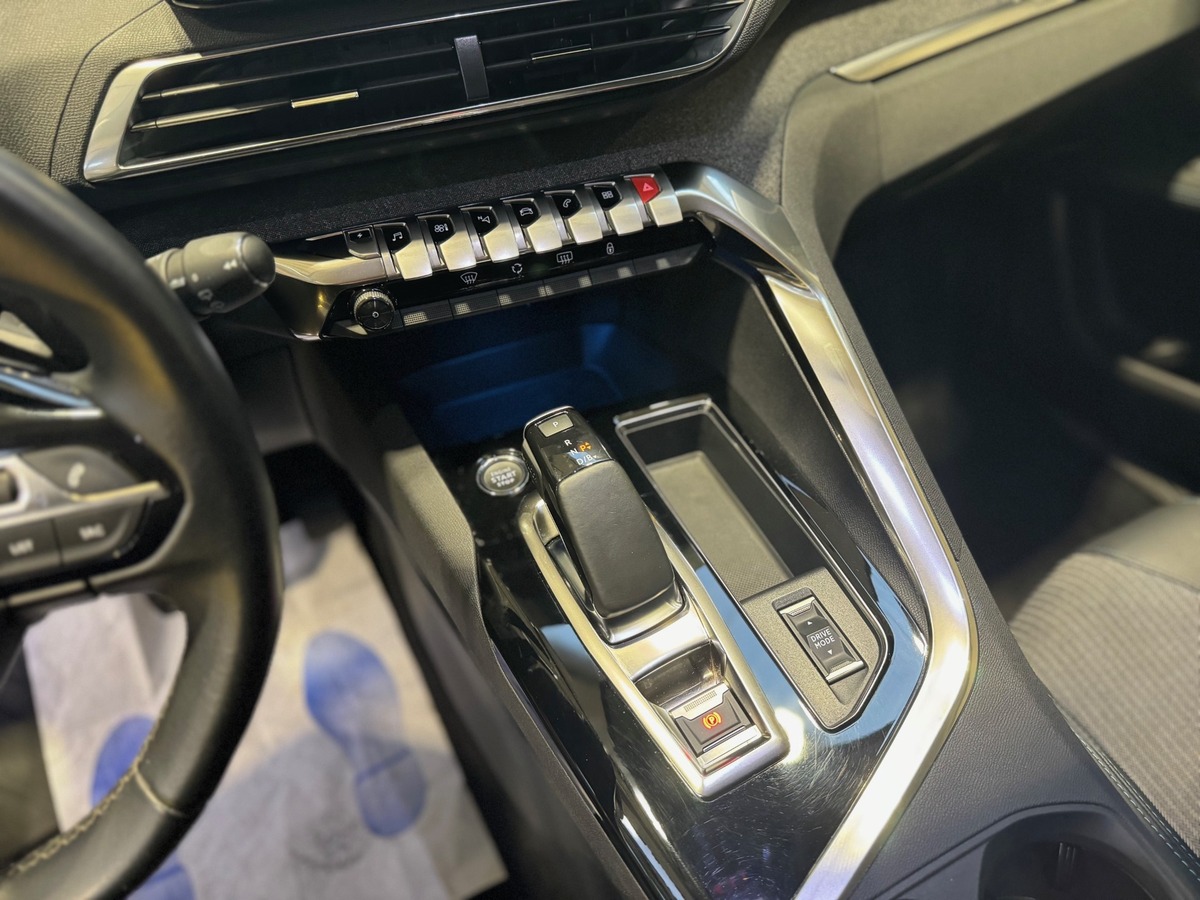 Peugeot 3008 Hybrid 225 e-EAT8 II Phase 2 Pack Allure 1