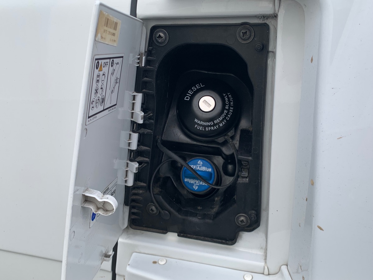 Capron A 140 ch | CAMERA DE RECUL |  LITS SUPPERPOSES | STORE EXTERIEUR | Climatisation manuelle