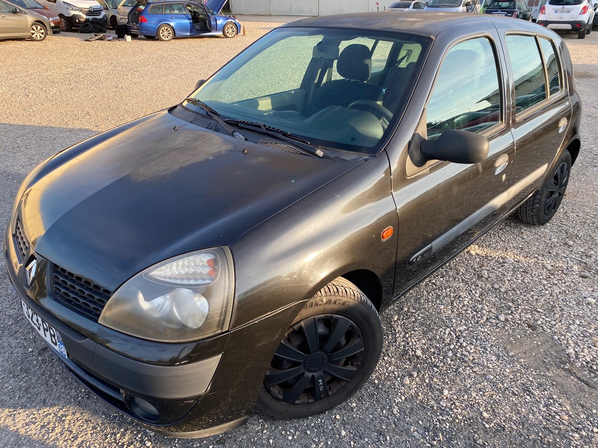 RENAULT Clio II Phase 2 1.4i 100CH DISTRIB NEUVE TRES BONNE ÉTAT