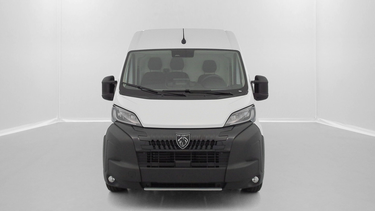Peugeot Boxer L2H2 3.3 2.2 BlueHDi 140 chevaux | 26100 euros HT | Aide au stationnement arrière