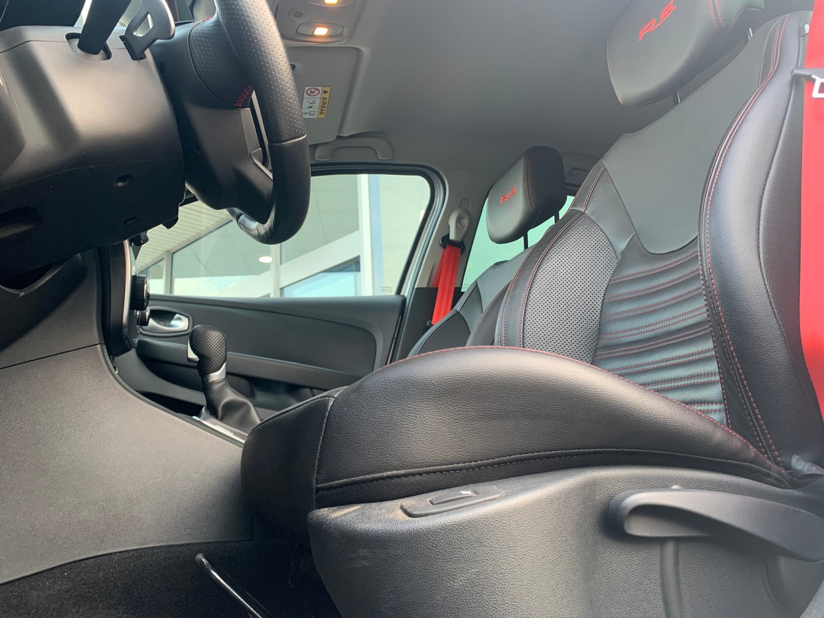 RENAULT Clio IV RS TROPHY | Caméra de recul | Stage 1 | Régulateur | GPS | Echappement Akrapovic