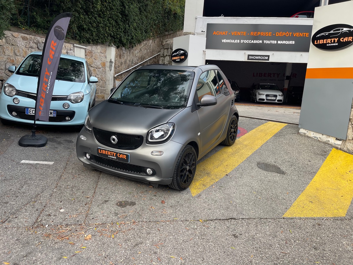 Smart FORTWO Cabriolet 90 CV / Gris Mat / Pommeau Brabus / Jantes Noires / Ecran GPS