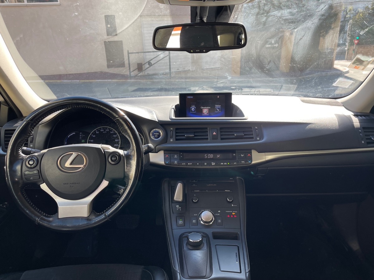 Lexus CT200H 200 H 1.8 VVT-i 136 CV Sport Design / Jantes Noires / Toit Ouvrant / Caméra de recul