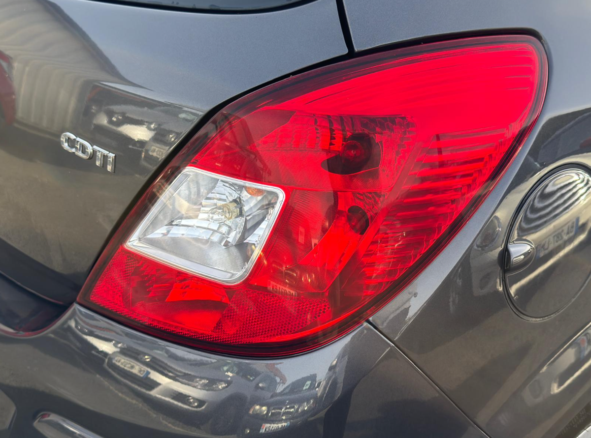 Opel Corsa 1.3 cdti 75ch 5 portes GPS / Aide au stationnement / Clim /