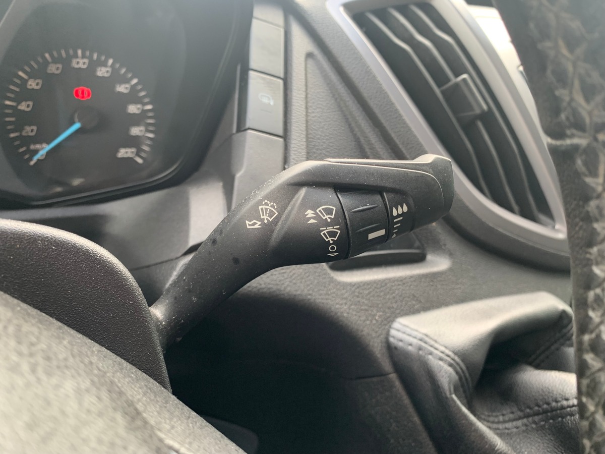 Ford TRANSIT 130 ch | Attelage | Régulateur de vitesse | Bluetooth | Plancher bois et latérale