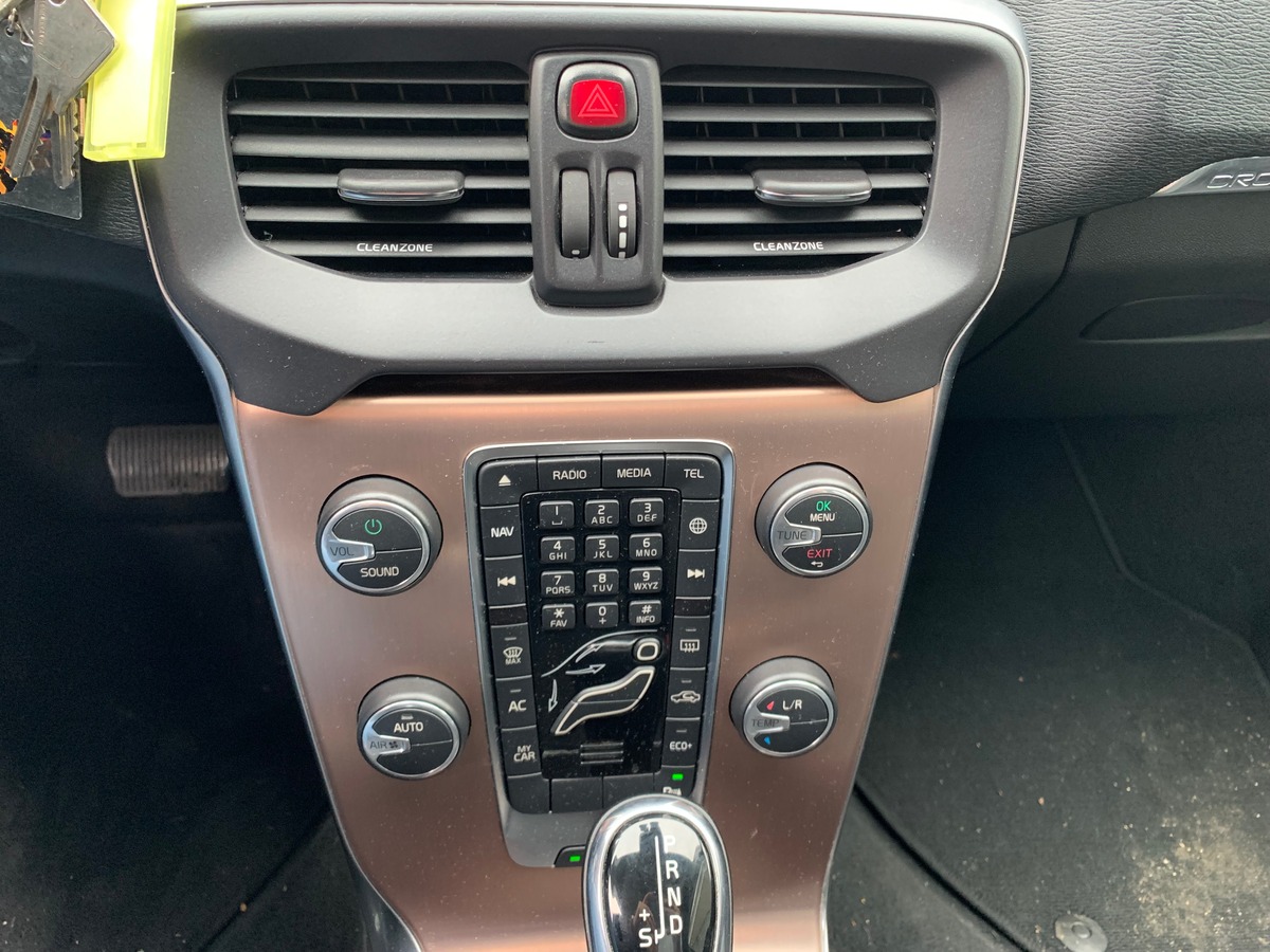 Volvo V40 Cross Country 150 ch | Toit panoramique | Cuir | GPS | Régulateur de vitesse