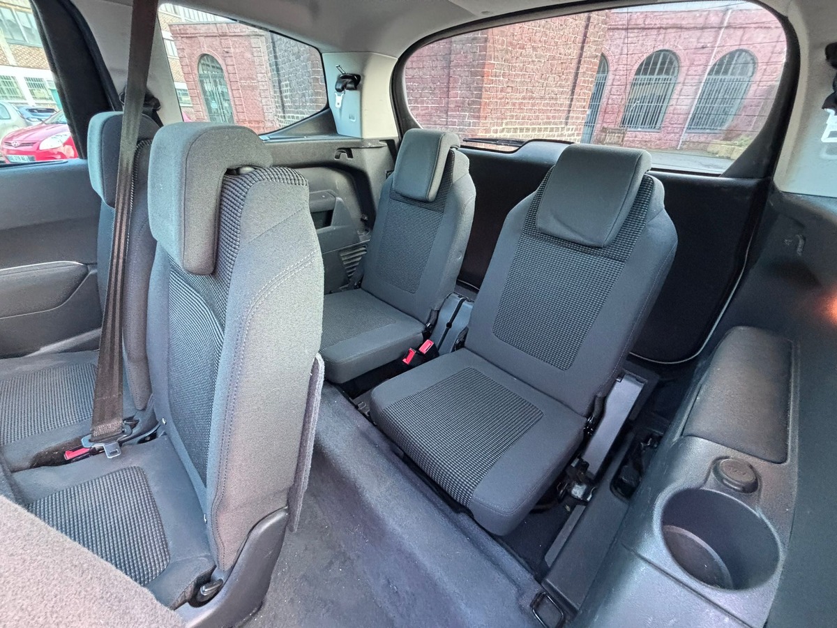 Peugeot 5008 1.6 HDi Allure 7 Places - Attelage - Révisé - Garantie