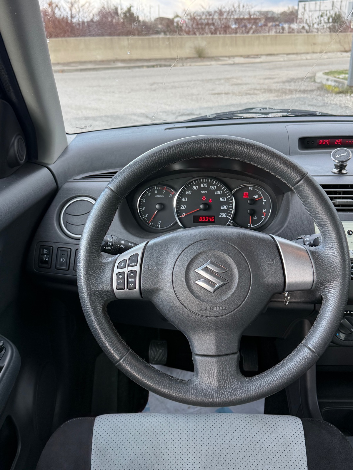 Suzuki Swift 1.3i 92CH EMBRAYAGE NEUF PARFAITE ÉTAT