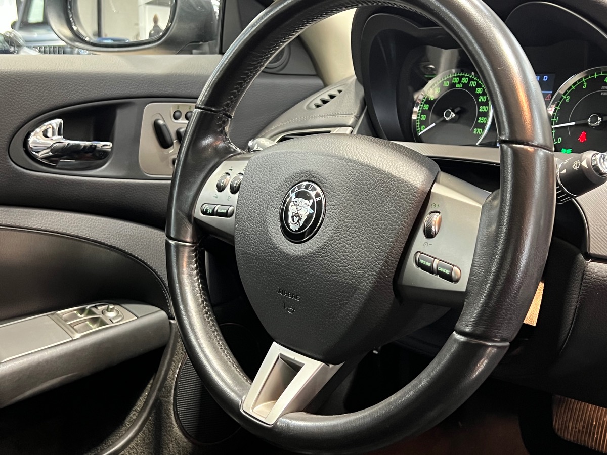 Jaguar XK Coupé Ph1 4.2 32V 298CV BVA z
